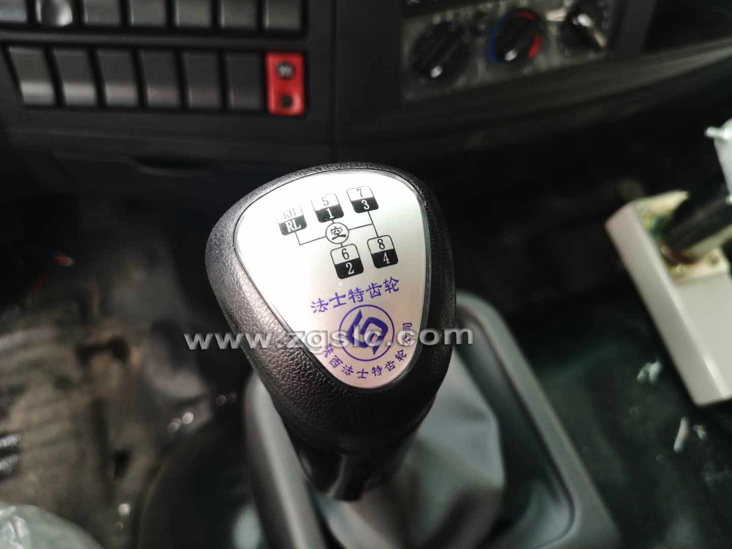 黃牌東風(fēng)D9洗掃車帶電動(dòng)高炮（國(guó)五）