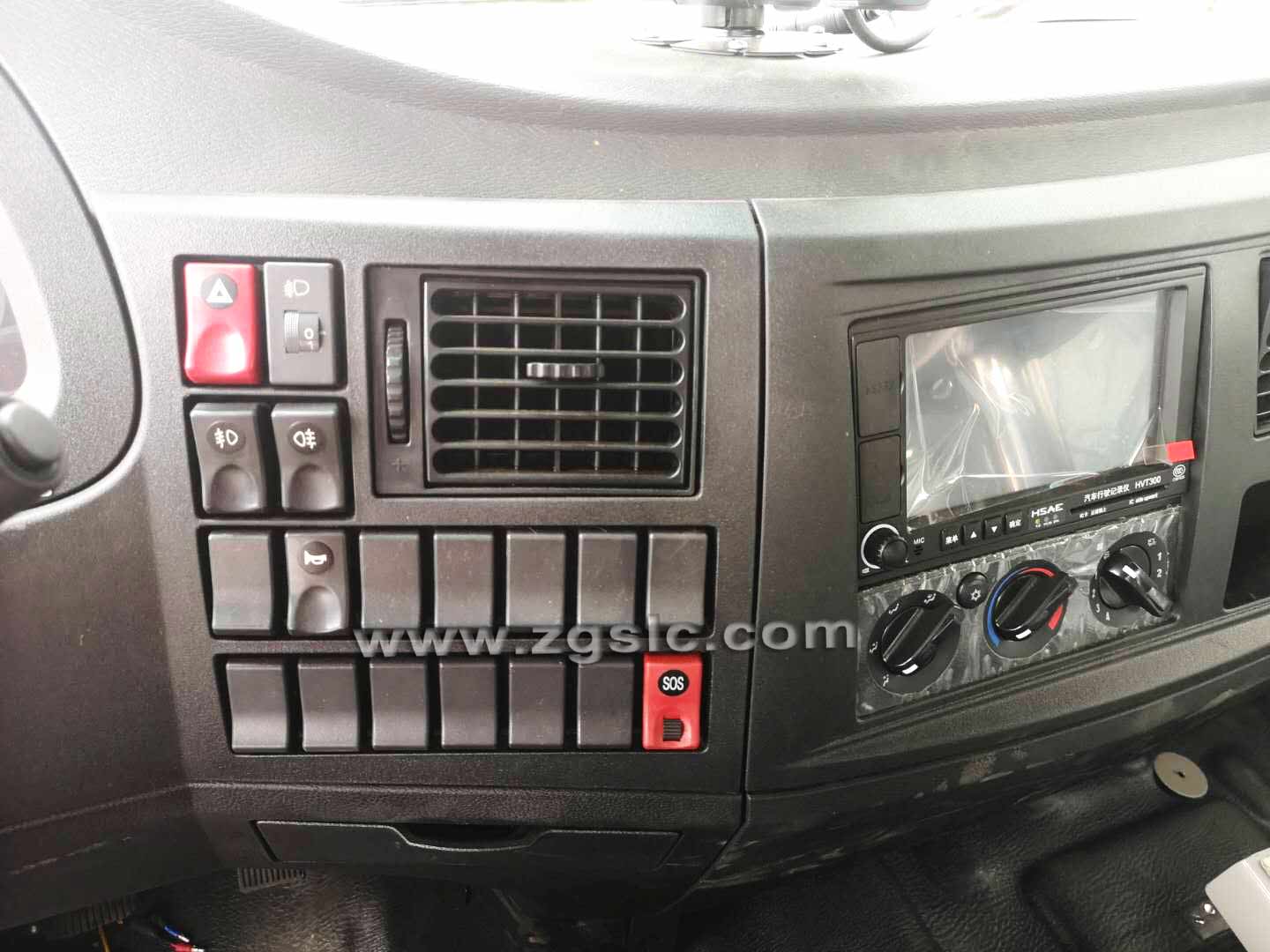 黃牌東風(fēng)D9洗掃車帶電動(dòng)高炮（國(guó)五）