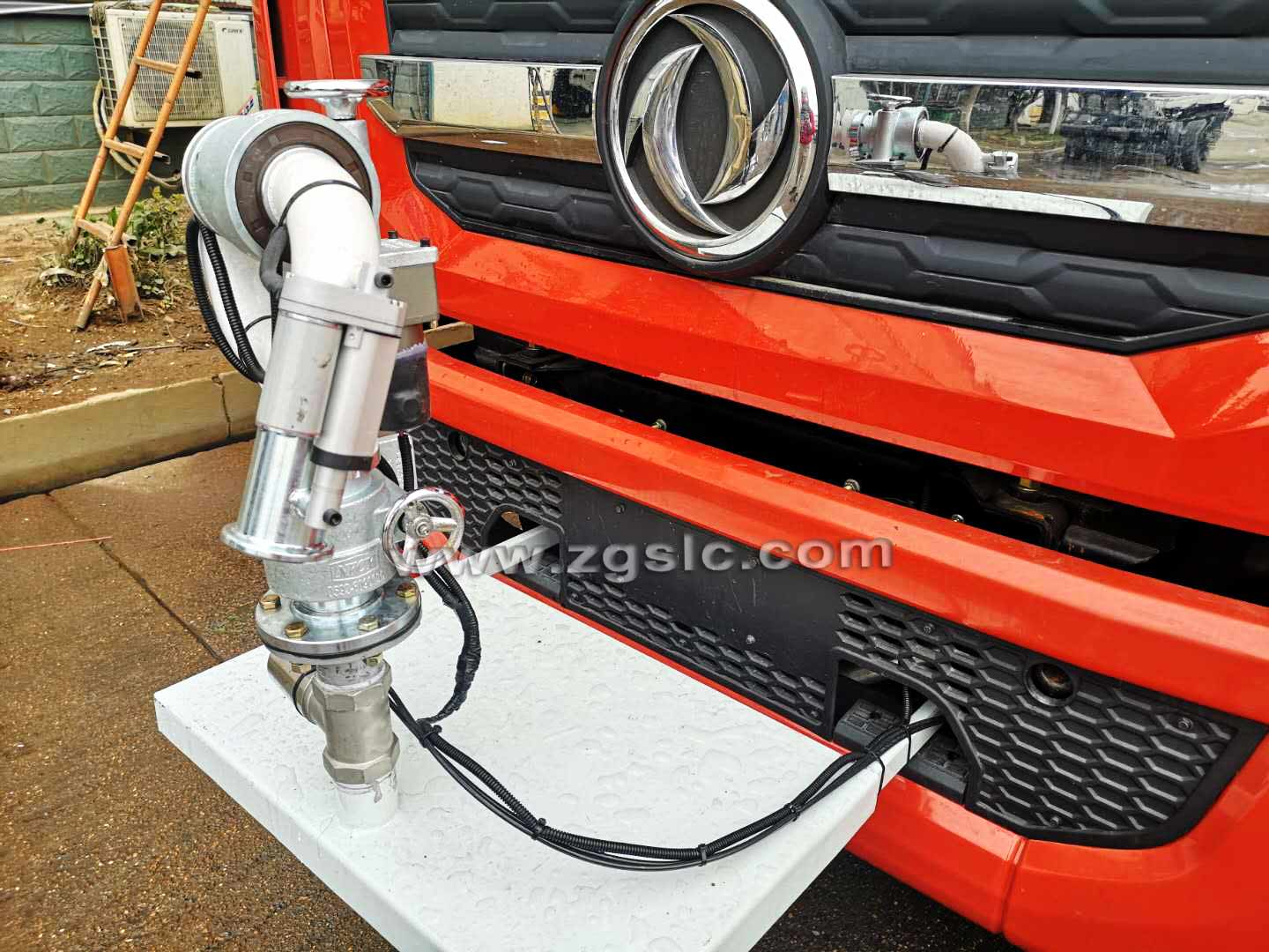 黃牌東風(fēng)D9洗掃車帶電動(dòng)高炮（國(guó)五）