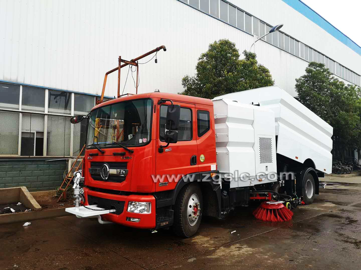 黃牌東風(fēng)D9洗掃車帶電動(dòng)高炮（國(guó)五）