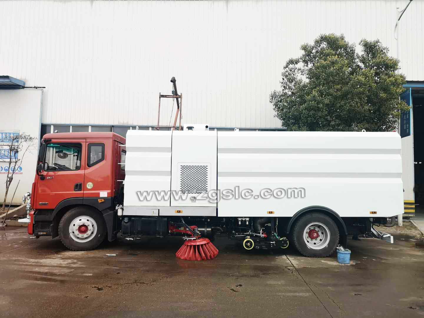 黃牌東風(fēng)D9洗掃車帶電動(dòng)高炮（國(guó)五）