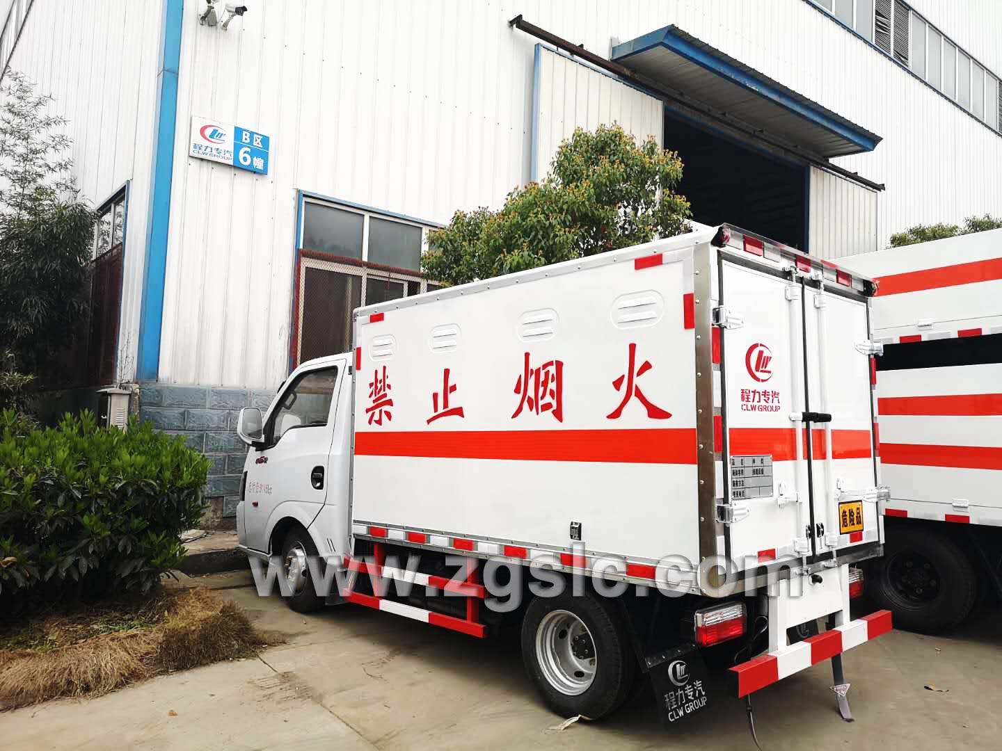 東風途逸易燃氣體廂式運輸車(國五)