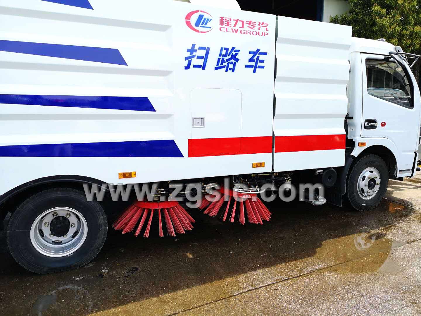 湖北程力東風大多利卡掃路車帶雪鏟（國五）