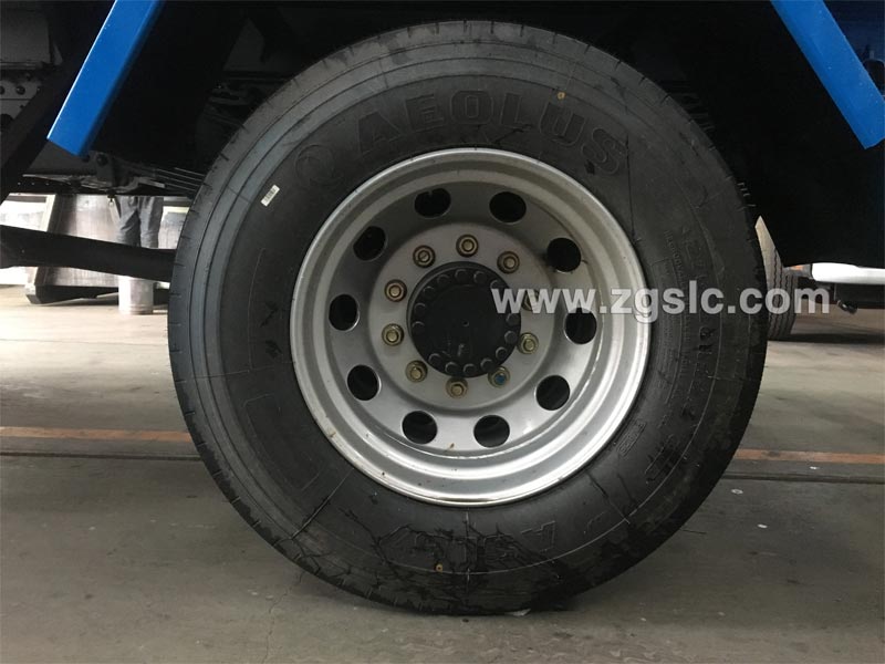 程力集團(tuán)12方新款東風(fēng)天錦灑水車黃牌(國五)