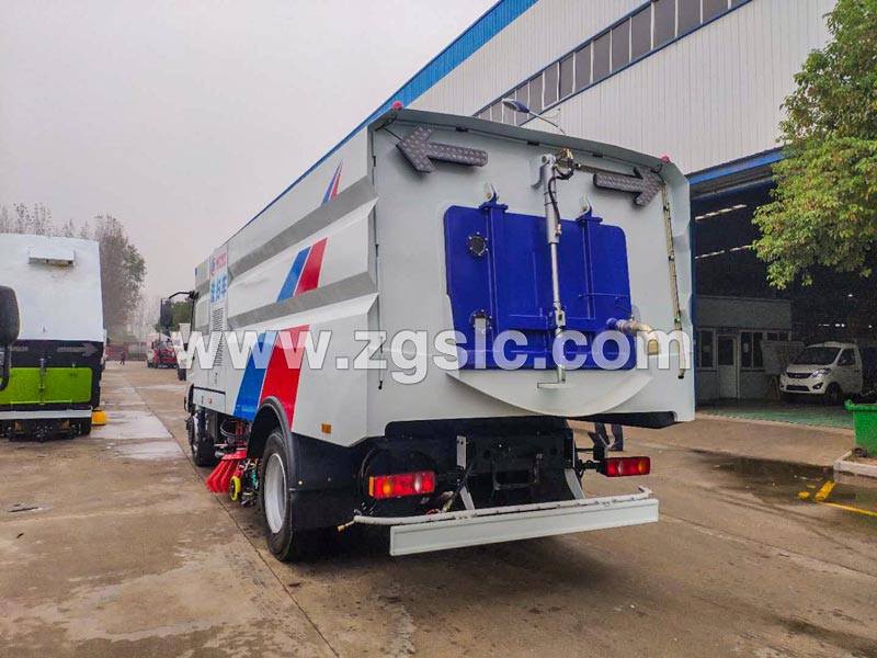 東風(fēng)天錦洗掃路多功能車（國五）-廠家質(zhì)量