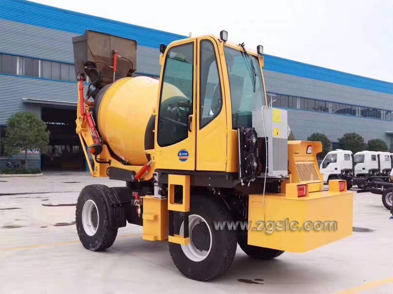 程力集團(tuán)自主研發(fā)的自上料攪拌運(yùn)輸車(chē)