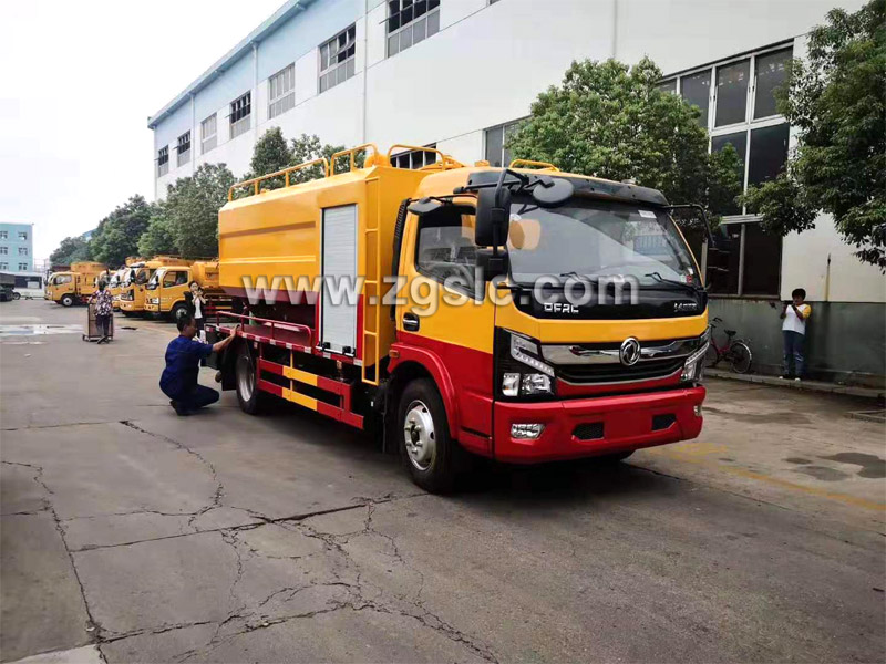 程力集團東風(fēng)大多利卡清洗吸污車_清洗吸污車配置